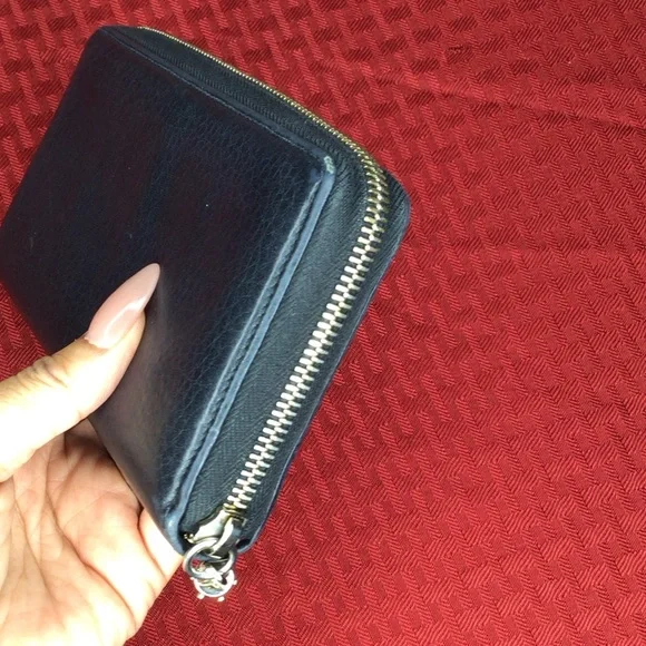 Gucci Soho Dark Blue Pebbled Leather Zip-Around Wallet - Picture 7 of 12